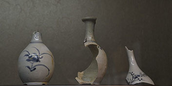 工房跡にて出土した陶片写真